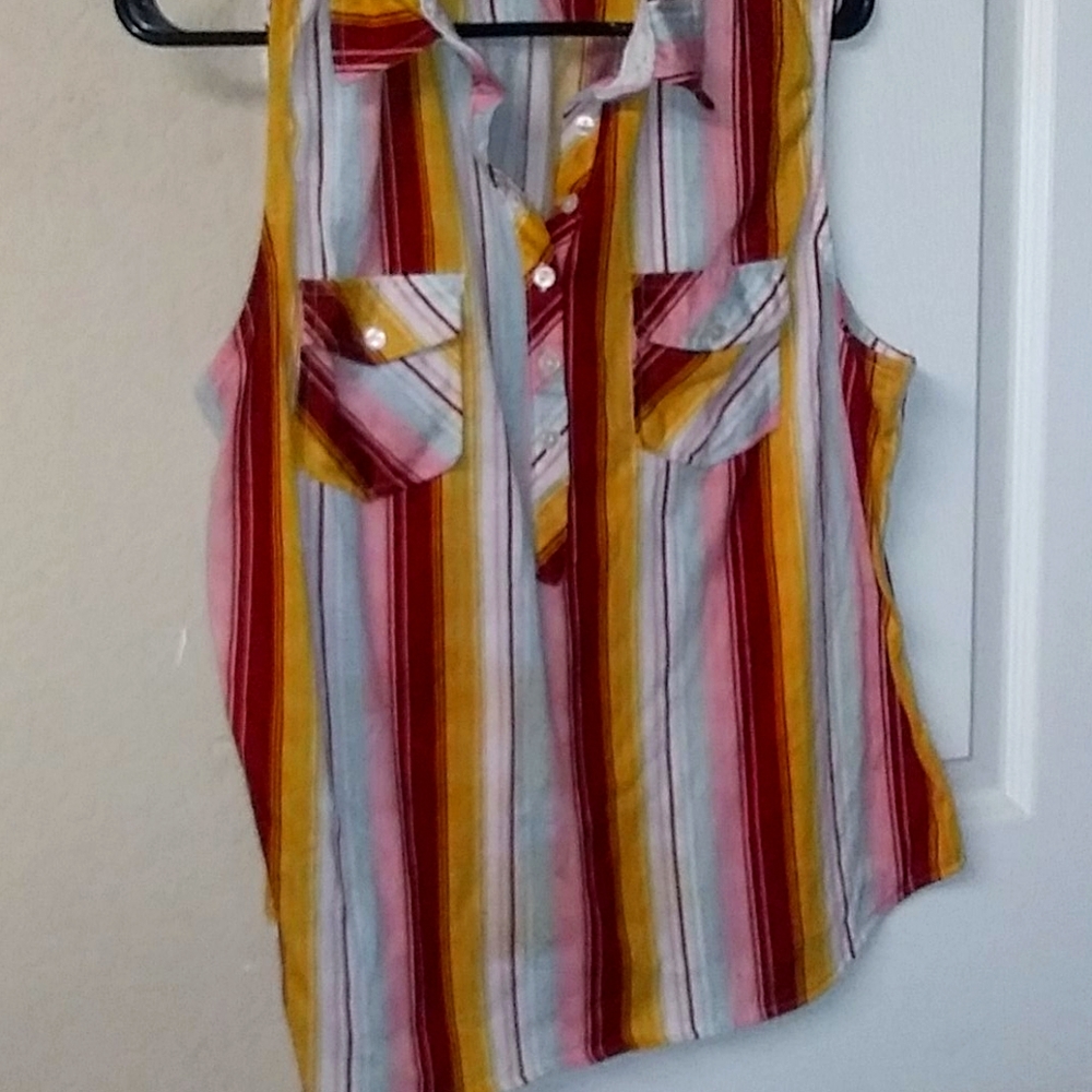 Sleeveless button up